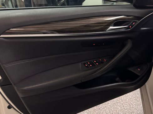 Used 2018 BMW 530i image 8