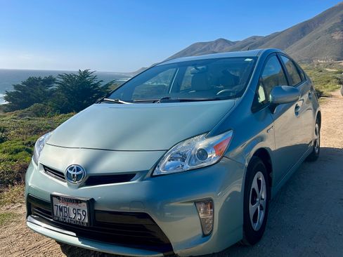 Used 2015 Toyota Prius Two FWD image 1