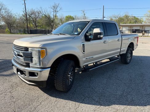 Used 2017 Ford F250 Lariat w/ Lariat Value Package image 2