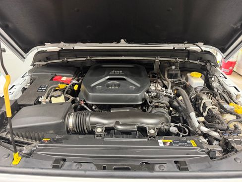 Used 2021 Jeep Wrangler Unlimited Sahara AWD/4WD image 16