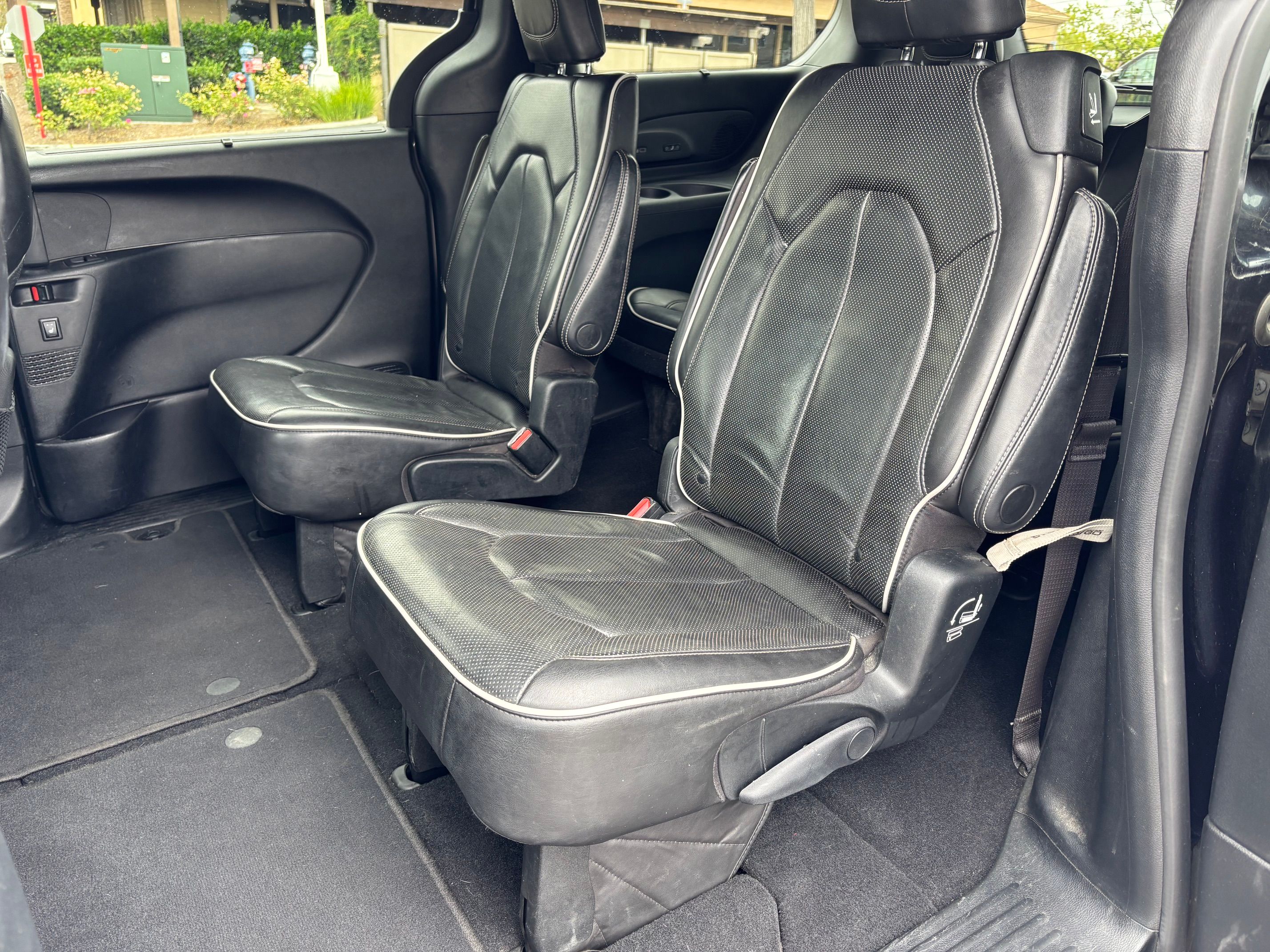 Used 2020 Chrysler Pacifica Limited w/ Advanced Safetytec Group FWD image 10