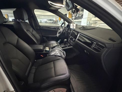 Used 2022 Porsche Macan AWD/4WD image 9