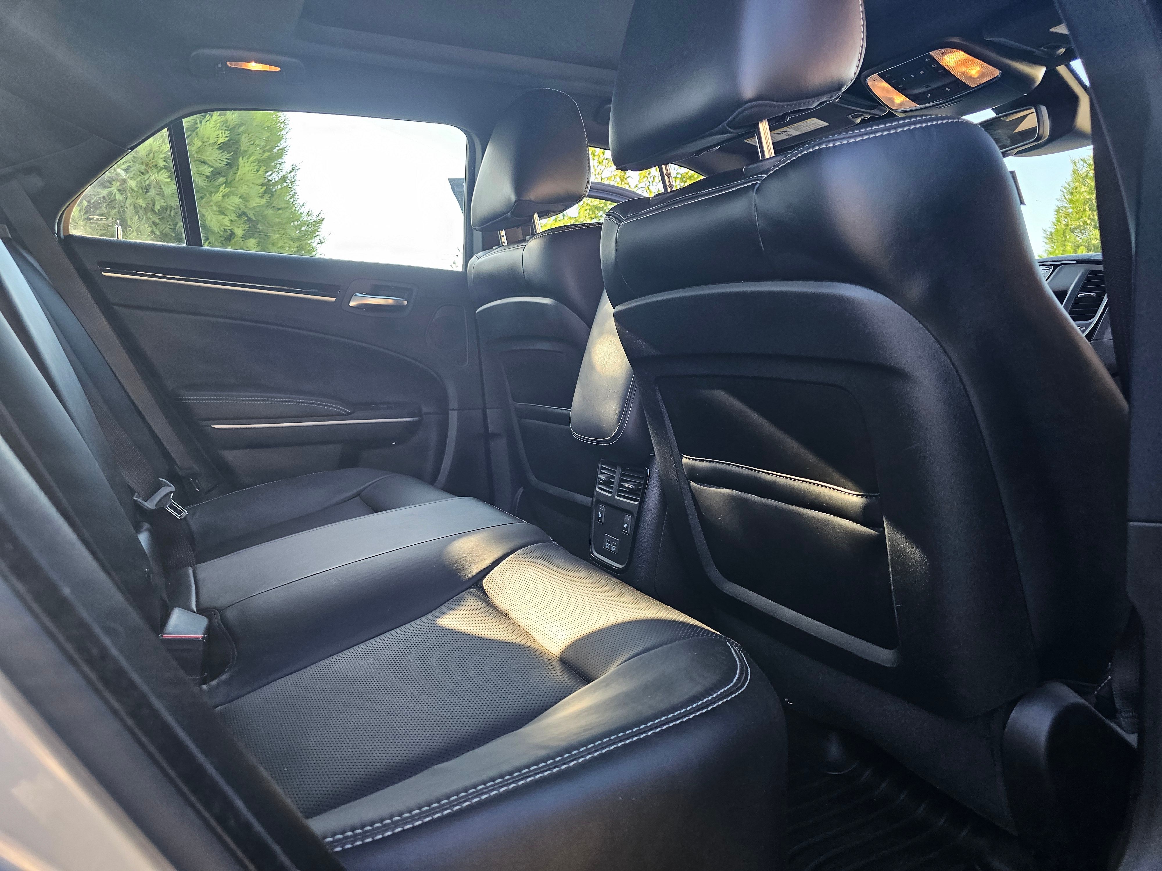 Used 2023 Chrysler 300 S w/ Comfort Group RWD image 10
