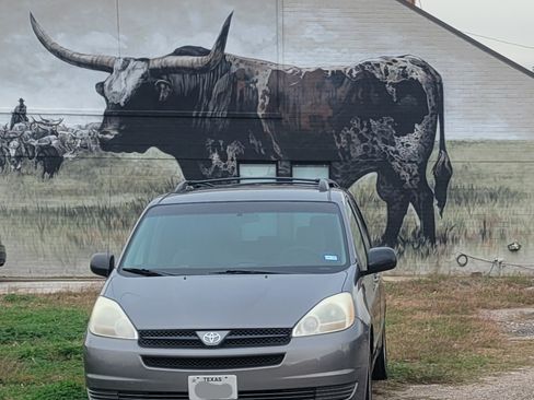 Used 2004 Toyota Sienna LE image 2