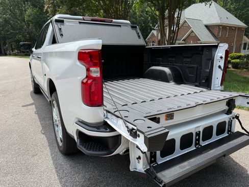 Used 2025 Chevrolet Silverado 1500 High Country w/ High Country Premium Package AWD/4WD image 19