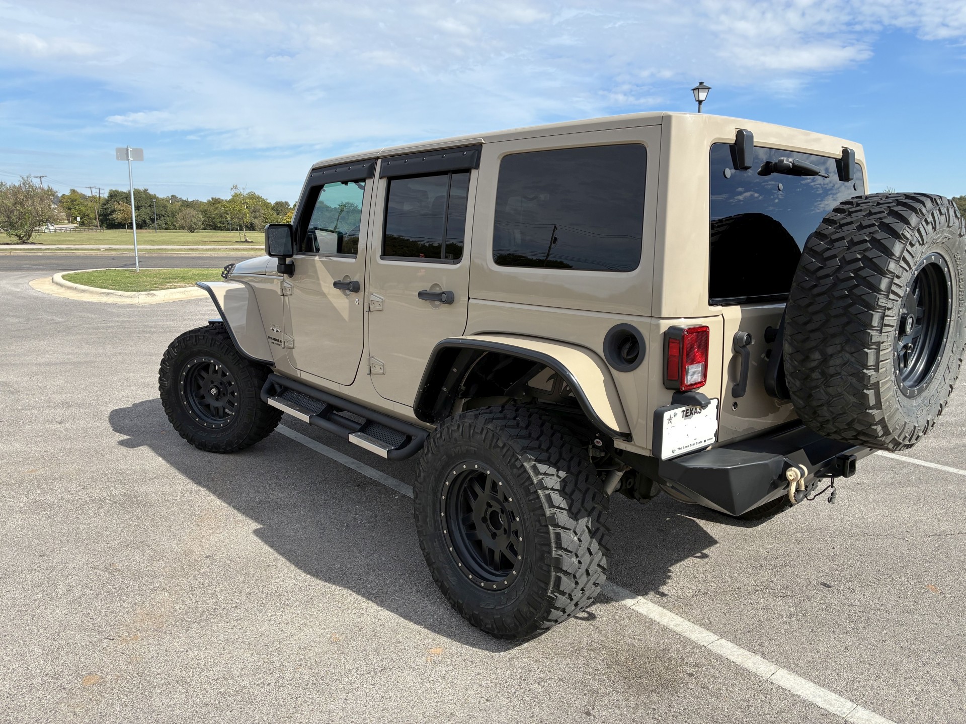 Used 2016 Jeep Wrangler Unlimited Sahara w/ Connectivity Group AWD/4WD image 4