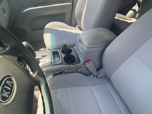 Used 2009 Kia Sorento LX RWD image 4