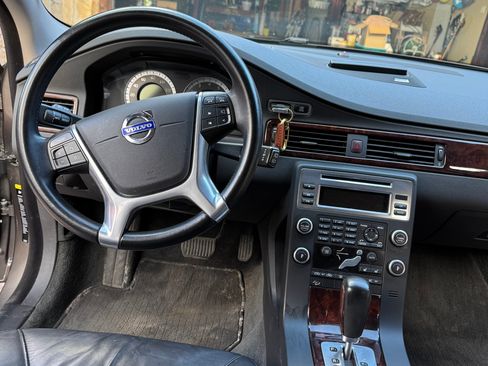 Used 2010 Volvo XC70 T6 image 8