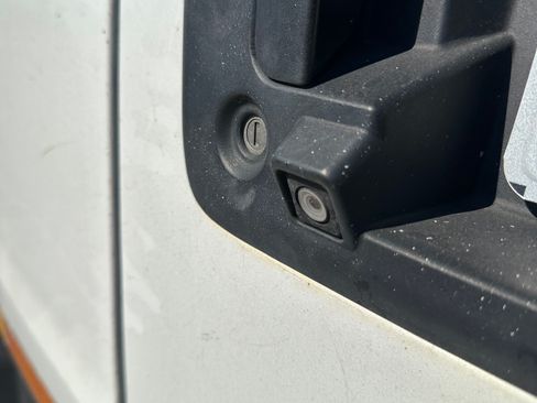 Used 2013 Chevrolet Express 2500 image 9