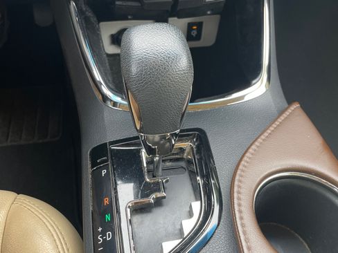Used 2016 Toyota Avalon XLE Premium FWD image 13