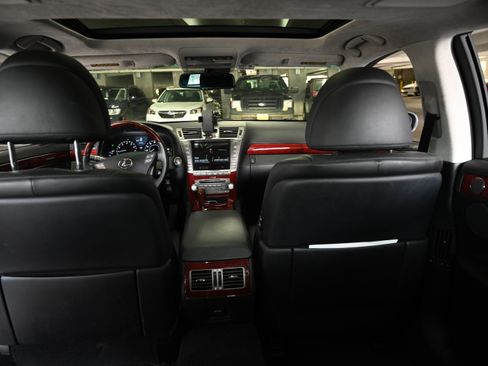 Used 2011 Lexus LS 460 L w/ Luxury Pkg AWD/4WD image 4