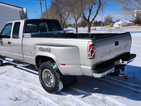 Used 2000 Chevrolet Silverado 3500 4x4 Extended Cab image 11