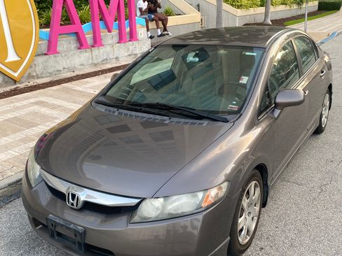 Used 2011 Honda Civic LX image 1