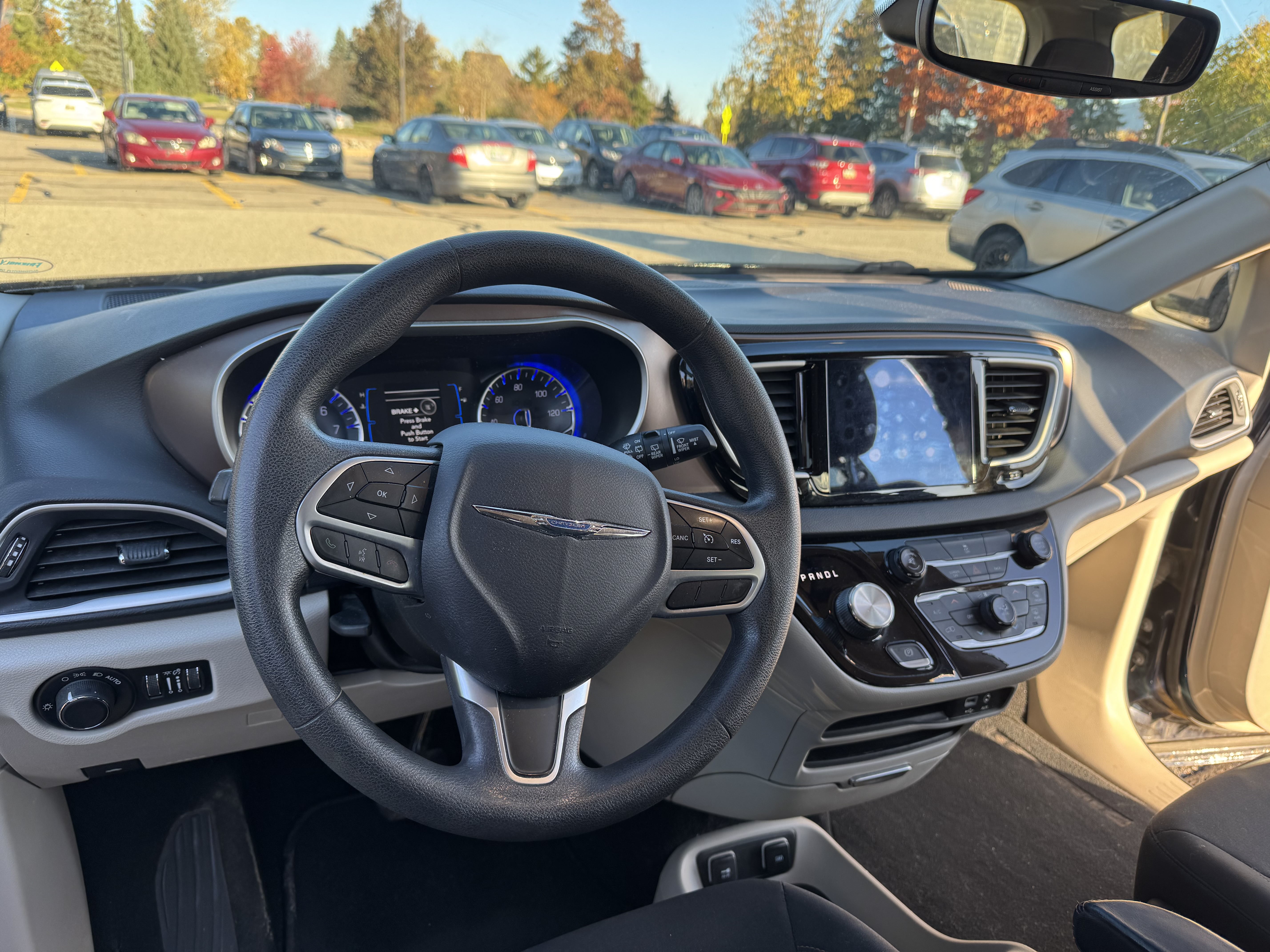Used 2017 Chrysler Pacifica Touring FWD image 9