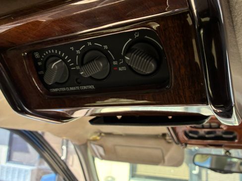 Used 2002 Chevrolet Suburban LT image 12