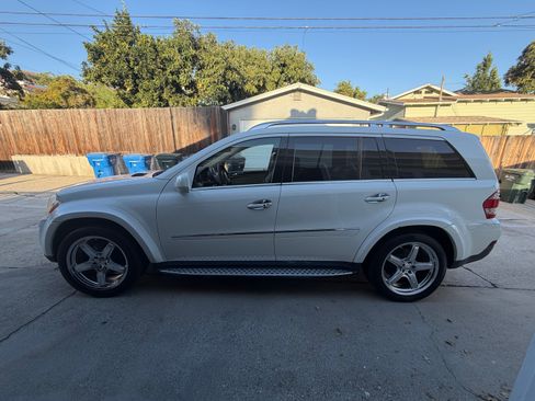 Used 2009 Mercedes-Benz GL 550 4MATIC image 2