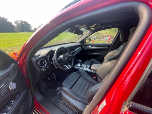 Used 2024 Alfa Romeo Stelvio Veloce AWD/4WD image 5