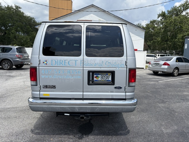 Used 1999 Ford E-350 and Econoline 350 Club Wagon RWD image 2