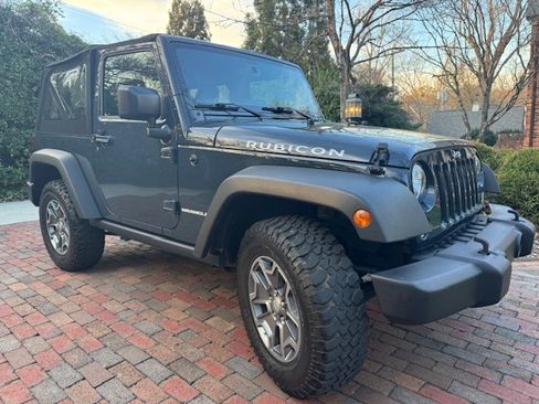 Used 2017 Jeep Wrangler Rubicon w/ Power Convenience Group image 8