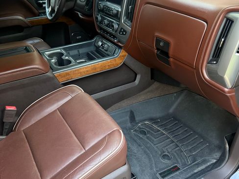 Used 2015 Chevrolet Silverado 1500 High Country w/ High Country Premium Package AWD/4WD image 20