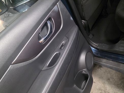 Used 2016 Nissan Rogue S image 13