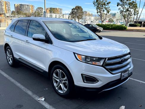 Used 2018 Ford Edge Titanium w/ Technology Package image 2
