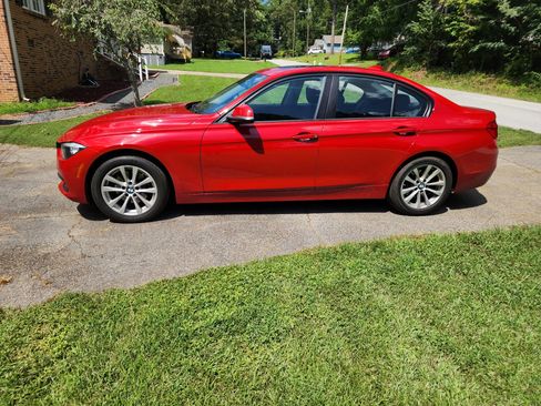 Used 2017 BMW 320i Sedan RWD image 14