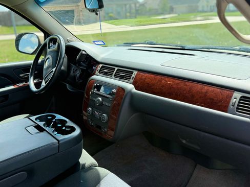 Used 2011 Chevrolet Tahoe LS image 9