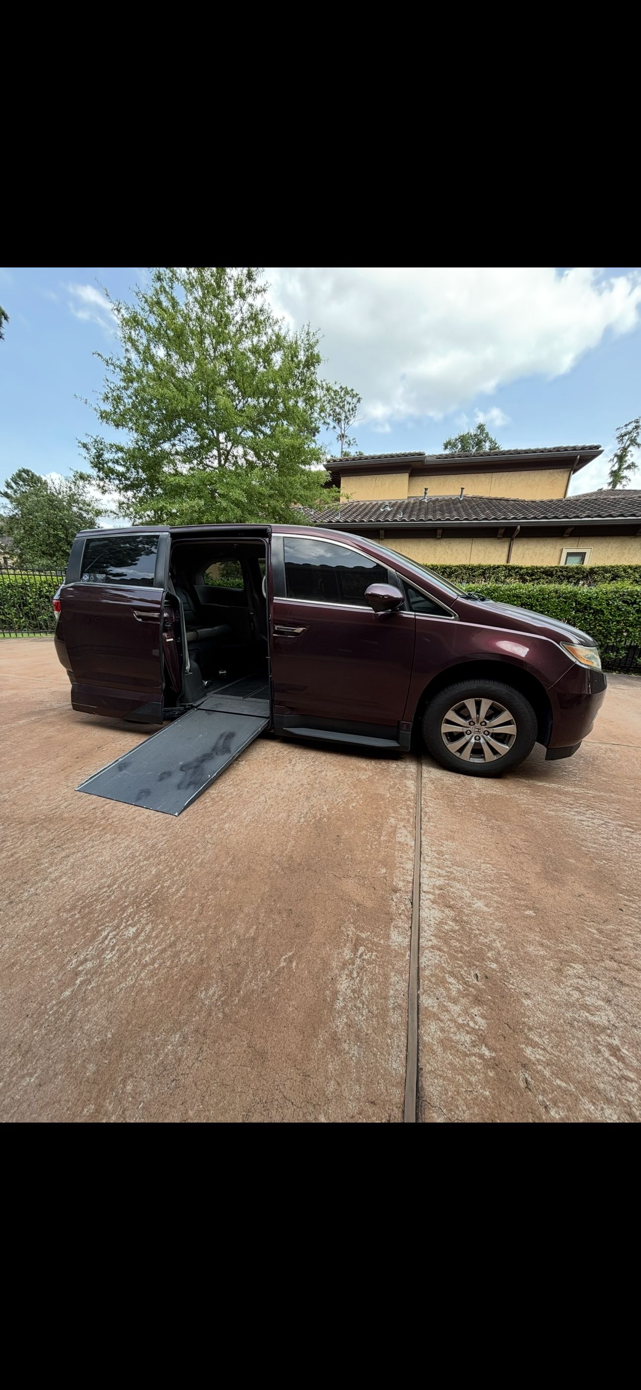 Used 2014 Honda Odyssey EX image 1