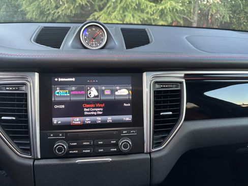 Used 2017 Porsche Macan S image 12