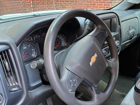 Used 2017 Chevrolet Silverado 1500 Custom w/ Custom Convenience Package image 4