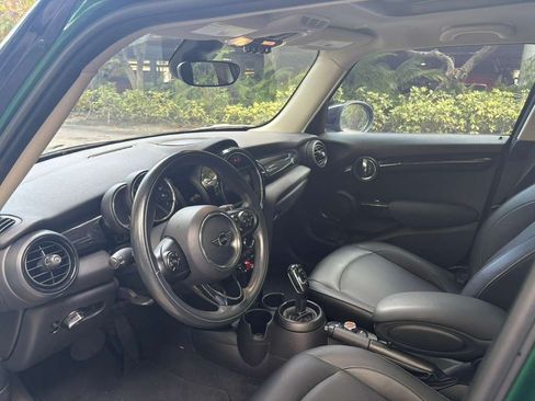 Used 2021 MINI Cooper 4-Door Hardtop image 8