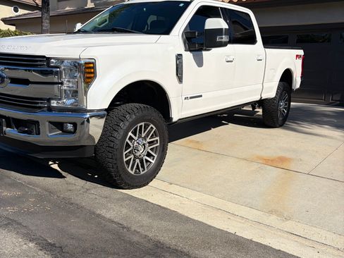Used 2019 Ford F250 Lariat w/ Lariat Ultimate Package AWD/4WD image 14