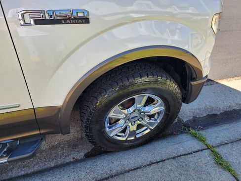 Used 2015 Ford F150 Lariat image 19