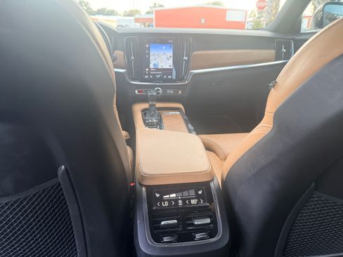 Used 2017 Volvo S90 T5 Inscription w/ Convenience Package image 19