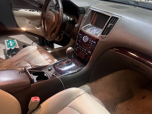 Used 2011 INFINITI G37 Journey w/ Premium Pkg image 8