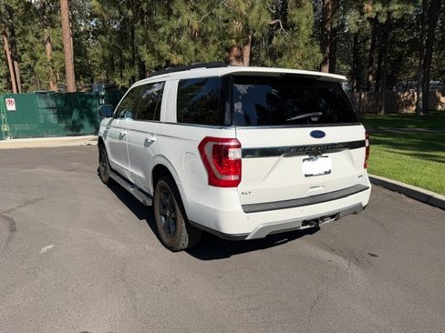 Used 2021 Ford Expedition XLT AWD/4WD image 2