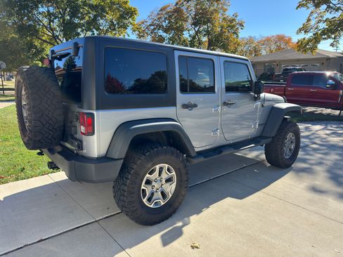 Used 2015 Jeep Wrangler Unlimited Rubicon w/ Connectivity Group image 6