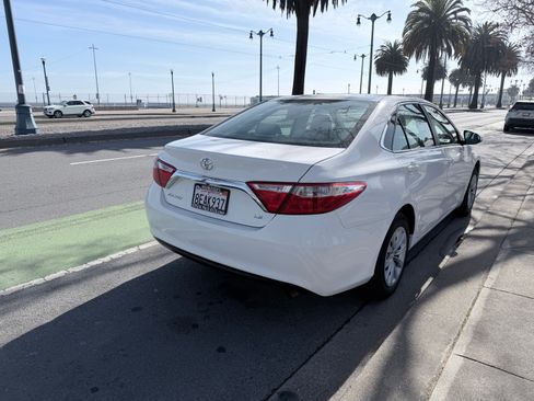Used 2017 Toyota Camry LE image 6