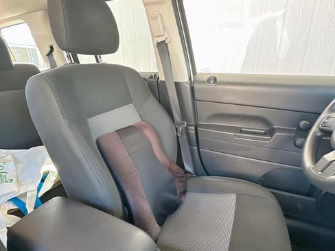 Used 2014 Jeep Patriot Sport image 2