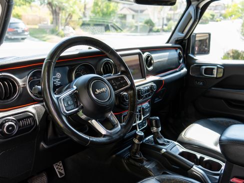 Used 2020 Jeep Wrangler Unlimited Sahara AWD/4WD image 12