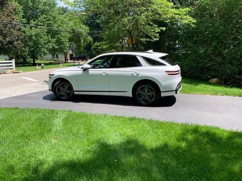 Used 2022 Genesis GV70 3.5T Sport w/ Sport Prestige Package AWD/4WD image 4