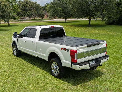 Used 2019 Ford F350 Platinum w/ Platinum Ultimate Package image 2