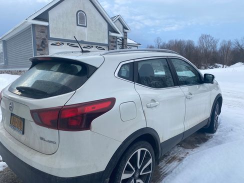 Used 2017 Nissan Rogue Sport SL image 5