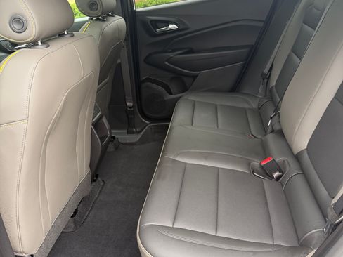 Used 2024 Chevrolet Trax ACTIV w/ Sunroof Package FWD image 9