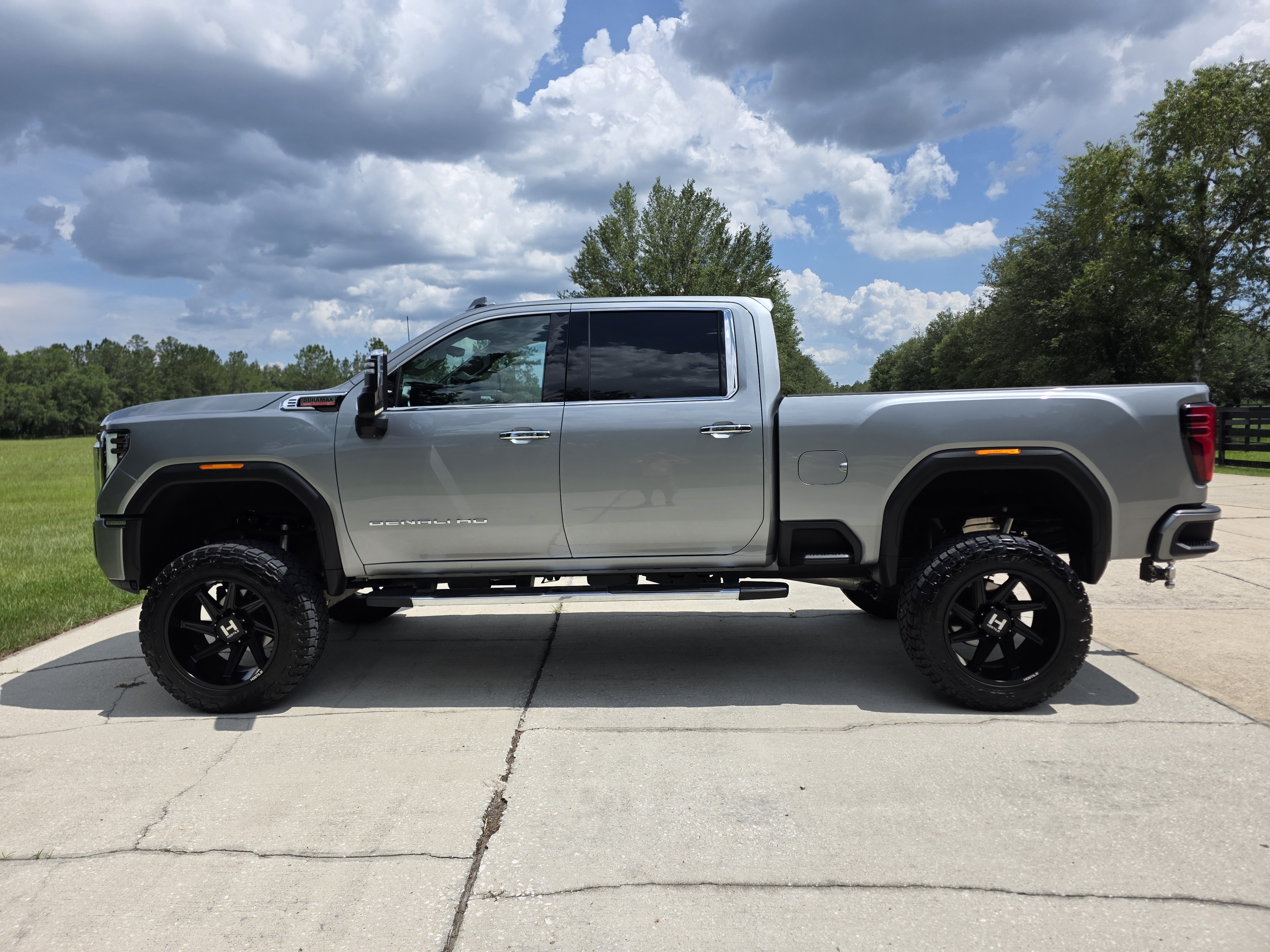 Used 2025 GMC Sierra 2500 Denali w/ Technology Package AWD/4WD image 2