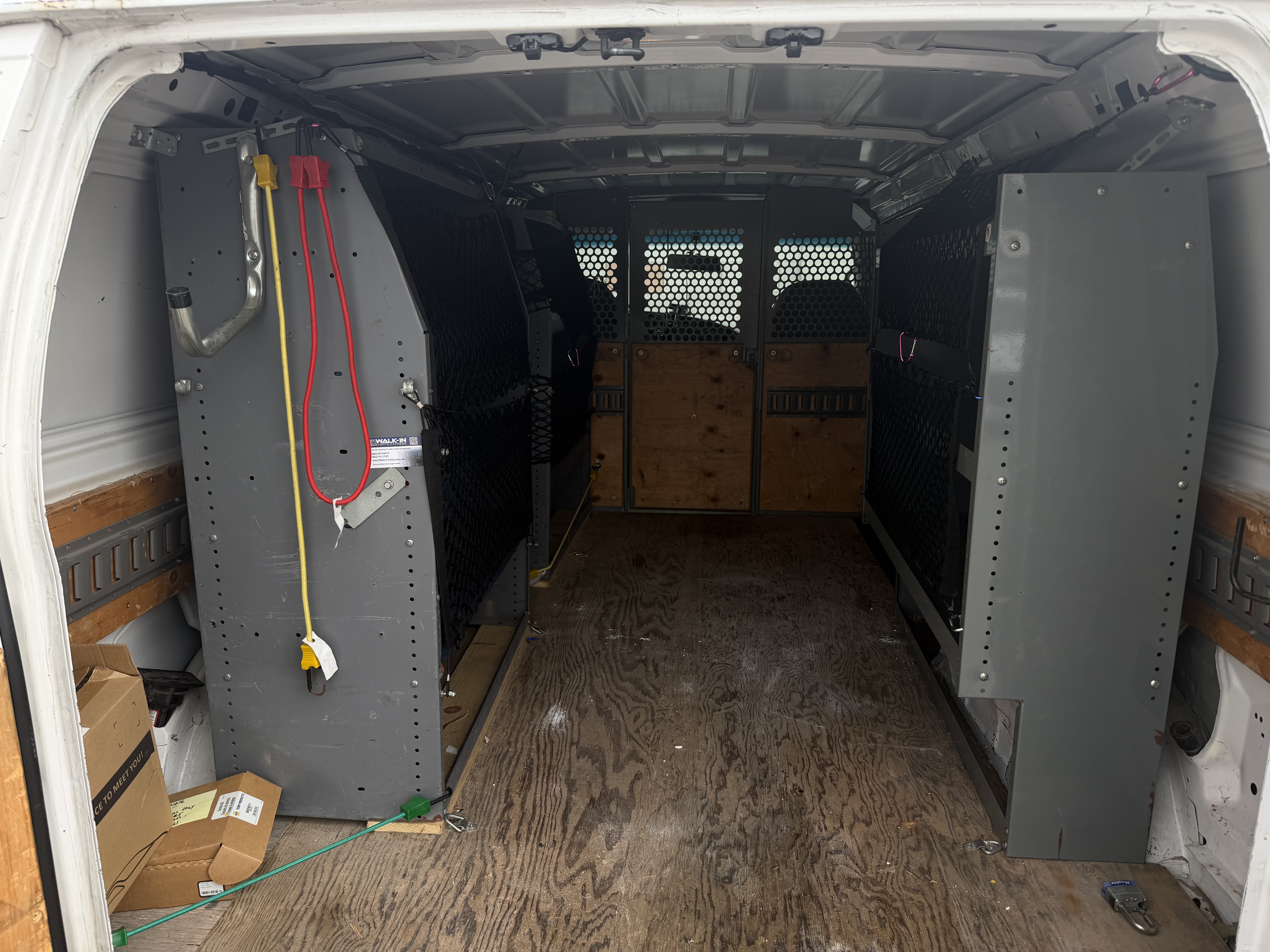 Used 2001 Ford E-150 and Econoline 150 RWD image 7
