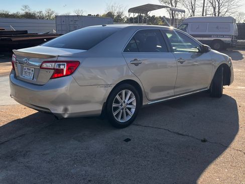 Used 2014 Toyota Camry XLE image 4