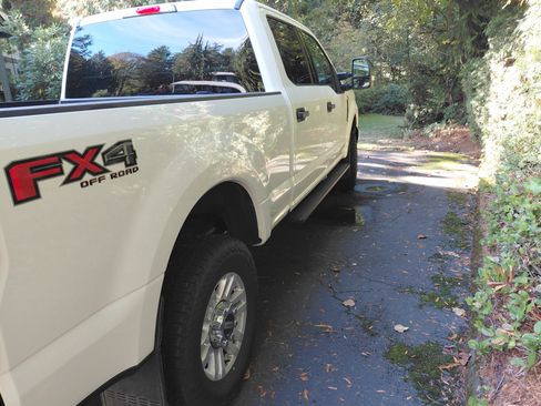 Used 2019 Ford F250 XLT w/ XLT Value Package image 2