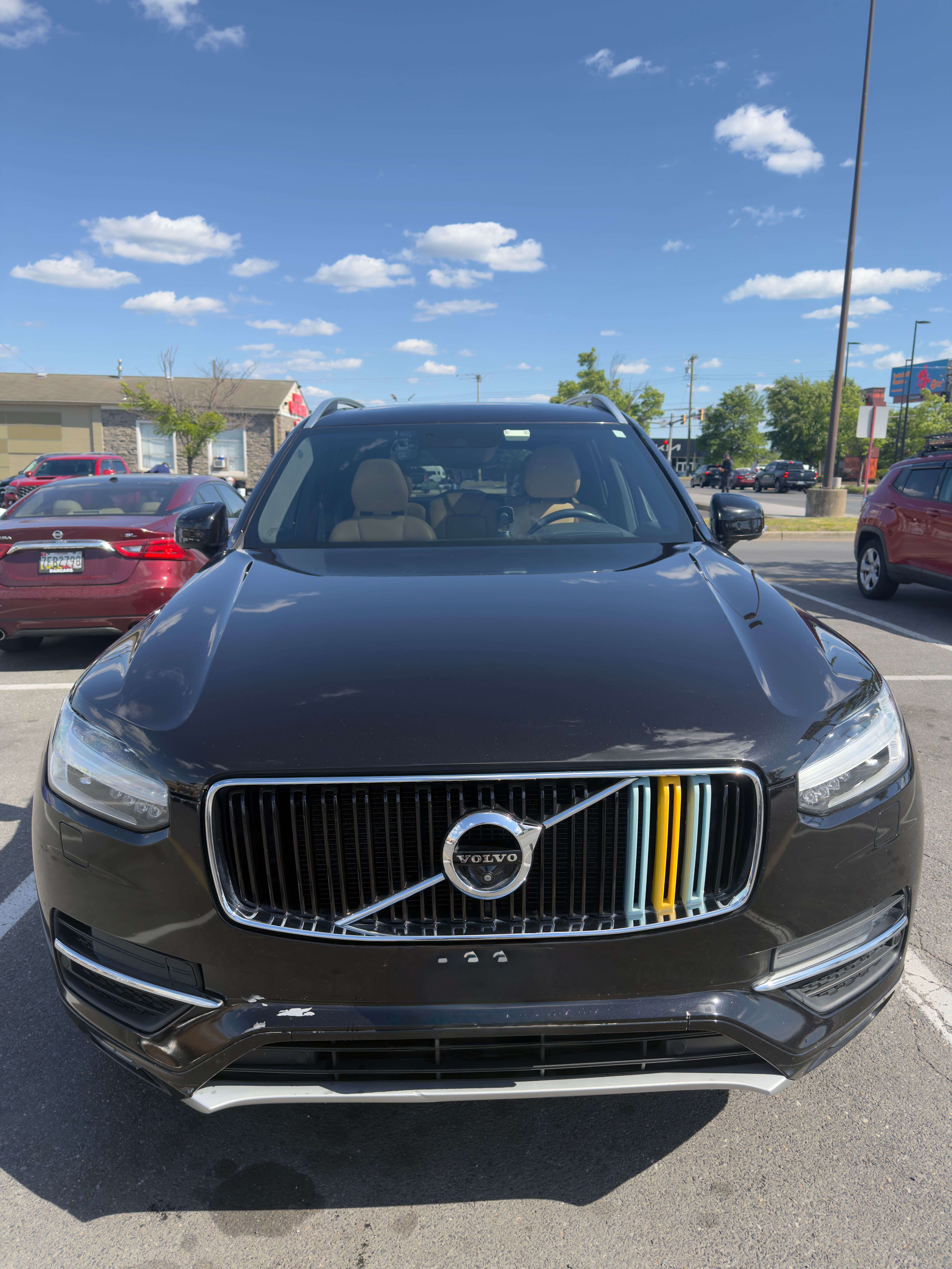 Used 2018 Volvo XC90 T6 Momentum w/ Convenience Package AWD/4WD image 1